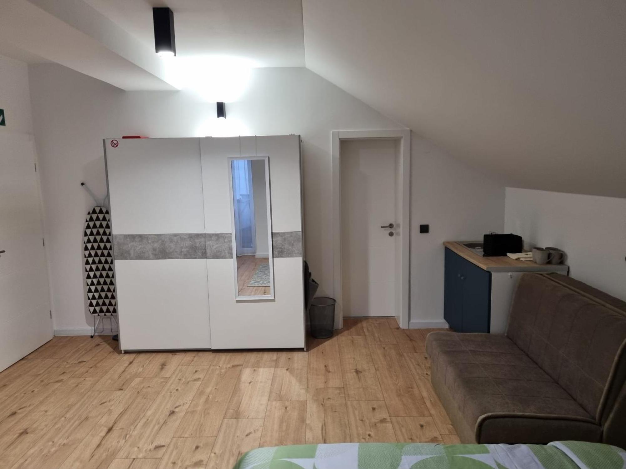 Sobe Marta Hotel Trgovisce Екстериор снимка
