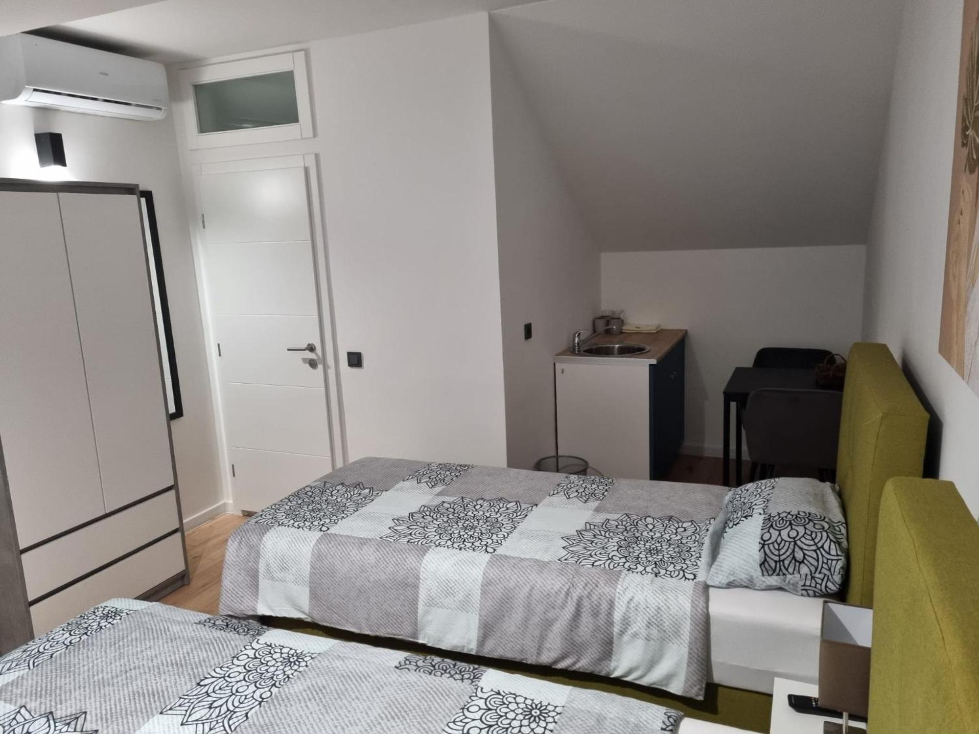 Sobe Marta Hotel Trgovisce Екстериор снимка